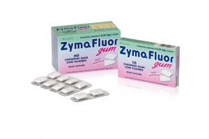 Zymafluor Gum fragola Zymafluor Gum fragola blister aperto 300x199 ZymaFluor Gum, chewing gum al fluoro per prevenire le carie nei bambini