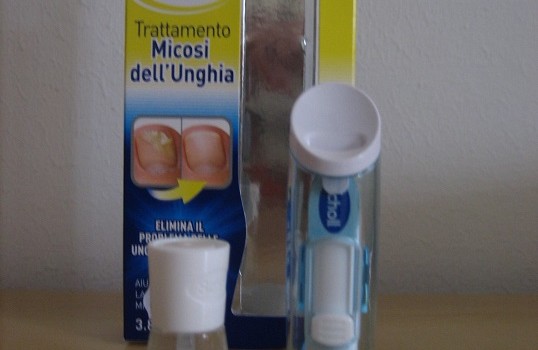 Trattamento di un fungo di ununghia e un piede la forma iniziata