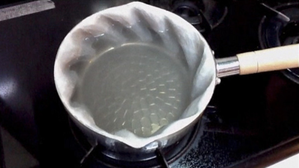 kurukuru nabe pentola kurukuru nabe pentola che gira 600x337 Kurukuru nabe, la pentola che gira la pasta da sola
