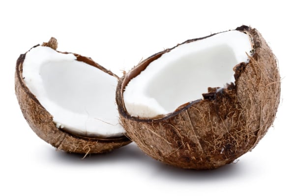 noce di cocco 600x399 Proprietà e usi del cocco e dellolio