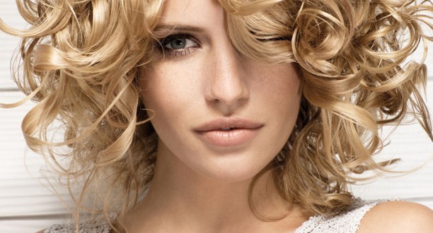 Come gestire i capelli mossi