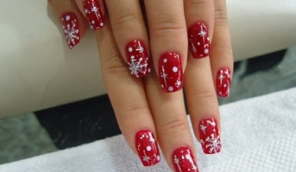 Smalti e unghie colori alla moda per natale Decori e colori