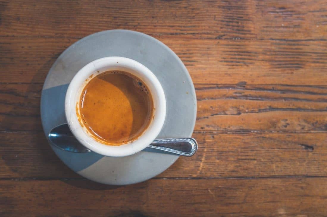 Cosa succede se beviamo il caffè a stomaco vuoto? Vivo di Benessere