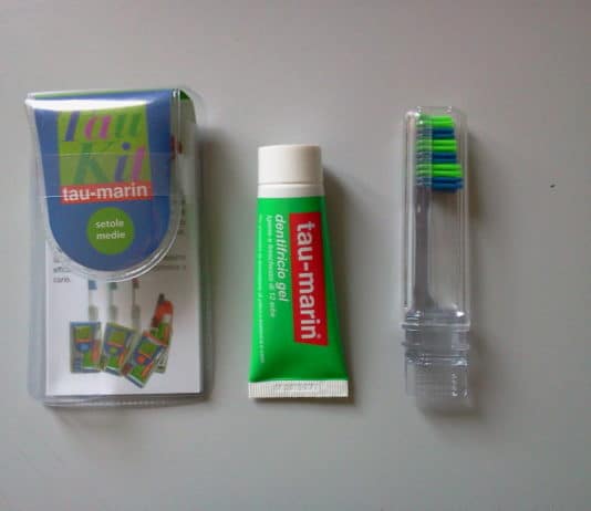 tau kit spazzolino da viaggio