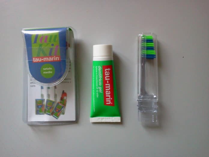 tau kit spazzolino da viaggio tau kit spazzolino da viaggio