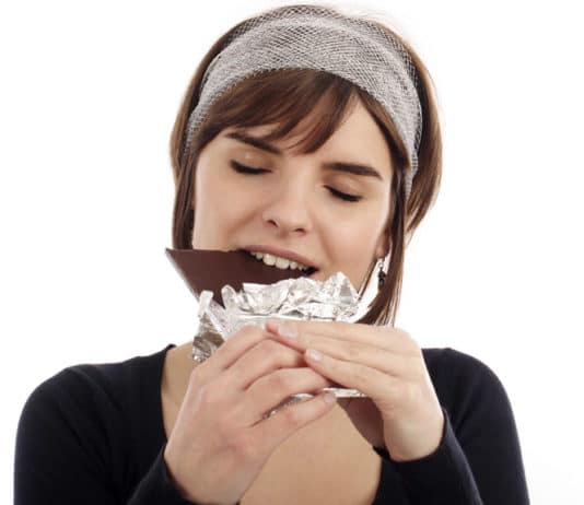mangiare cioccolato