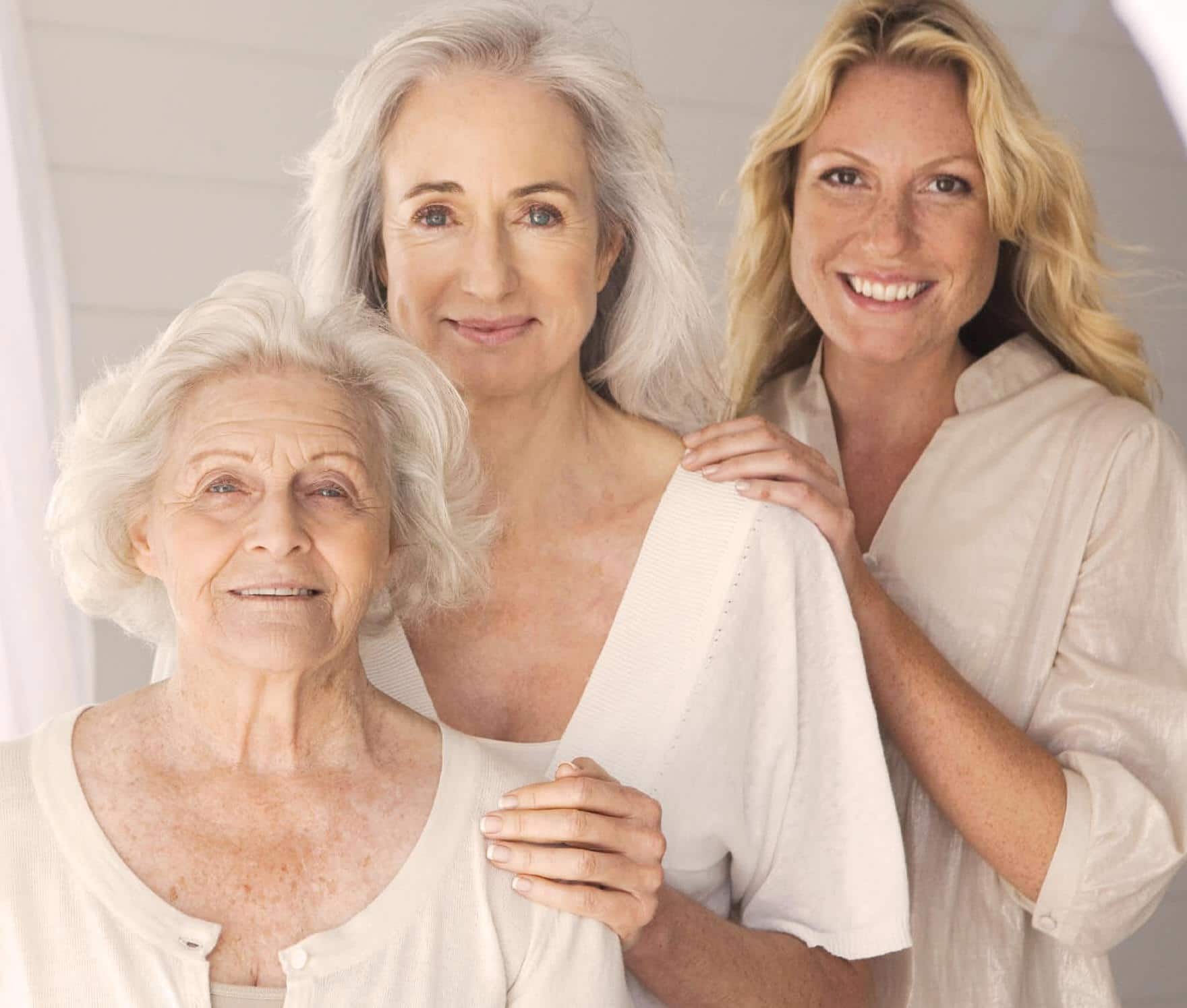 Возраст зрелости человека. Женщины разных возрастов. Пожилая женщина. Климактерический период у женщин. Три поколения женщин.