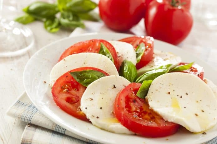 caprese insalata pomodori caprese insalata pomodori