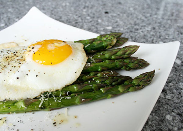 ricetta asparagi alla bismarck
