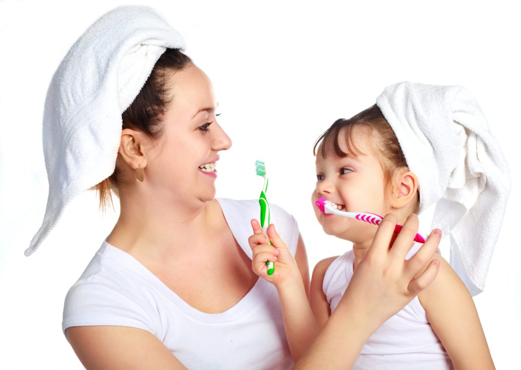pulizia denti bambini