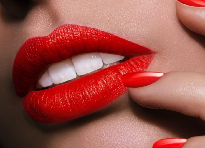 rossetto-rosso-a-chi-sta-bene rossetto-rosso-a-chi-sta-bene