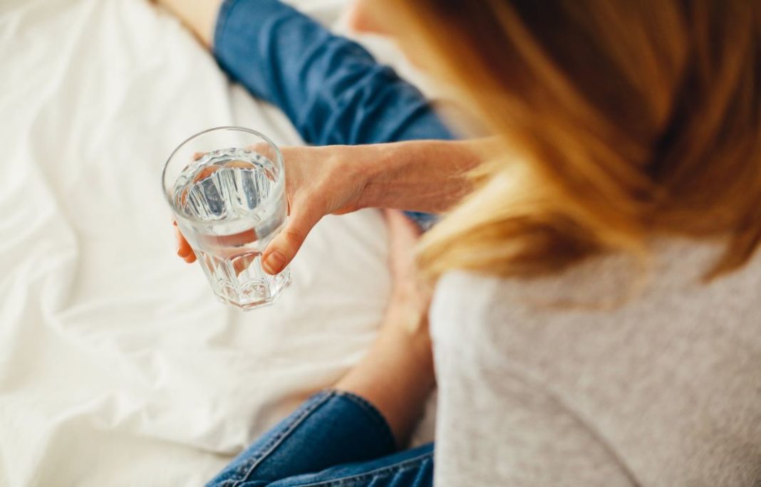 bere acqua calda