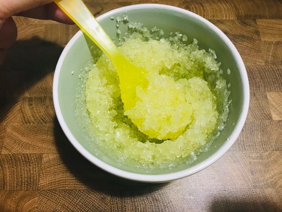 Galleria foto 'Scrub corpo fai da te defaticante per le gambe' - foto 3