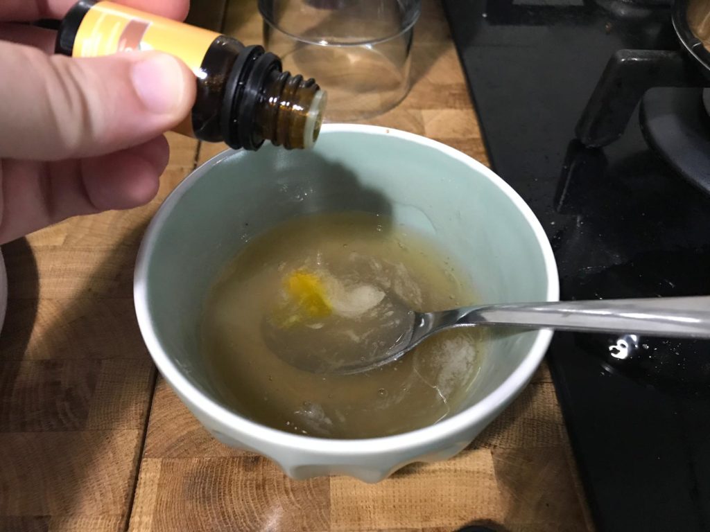 Galleria foto 'Impacco nutriente ai semi di lino per rinforzare i capelli' - foto 1