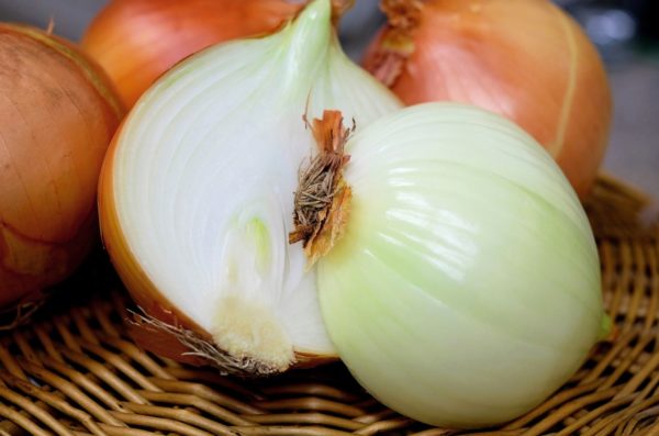Come togliere la puzza di cipolla dalle mani
