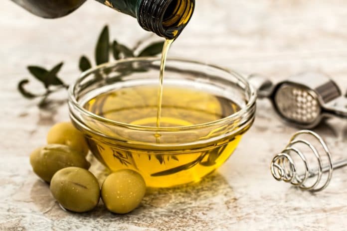 olio-di-oliva-usi-cosmetici olio-di-oliva-usi-cosmetici