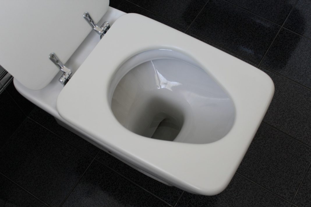 come-eliminare-le-macchie-da-wc-rimedi-casalinghi