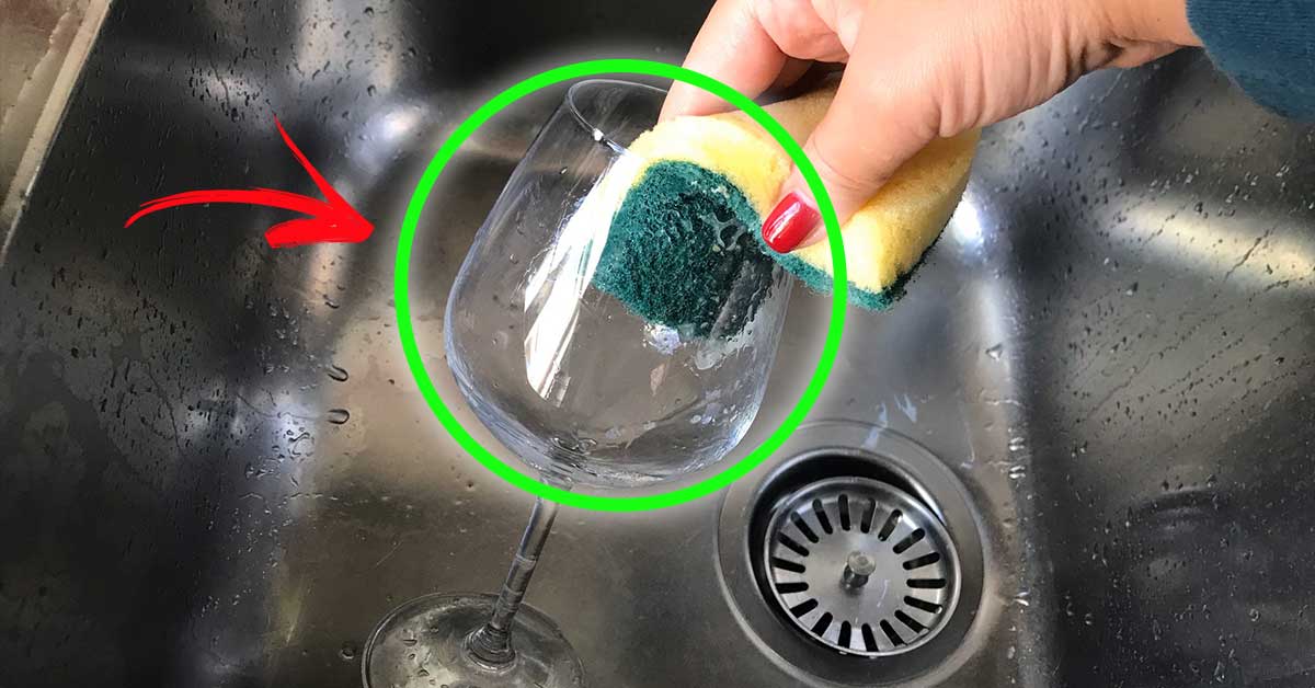 Bicchieri che puzzano? Ecco 5 rimedi efficaci!