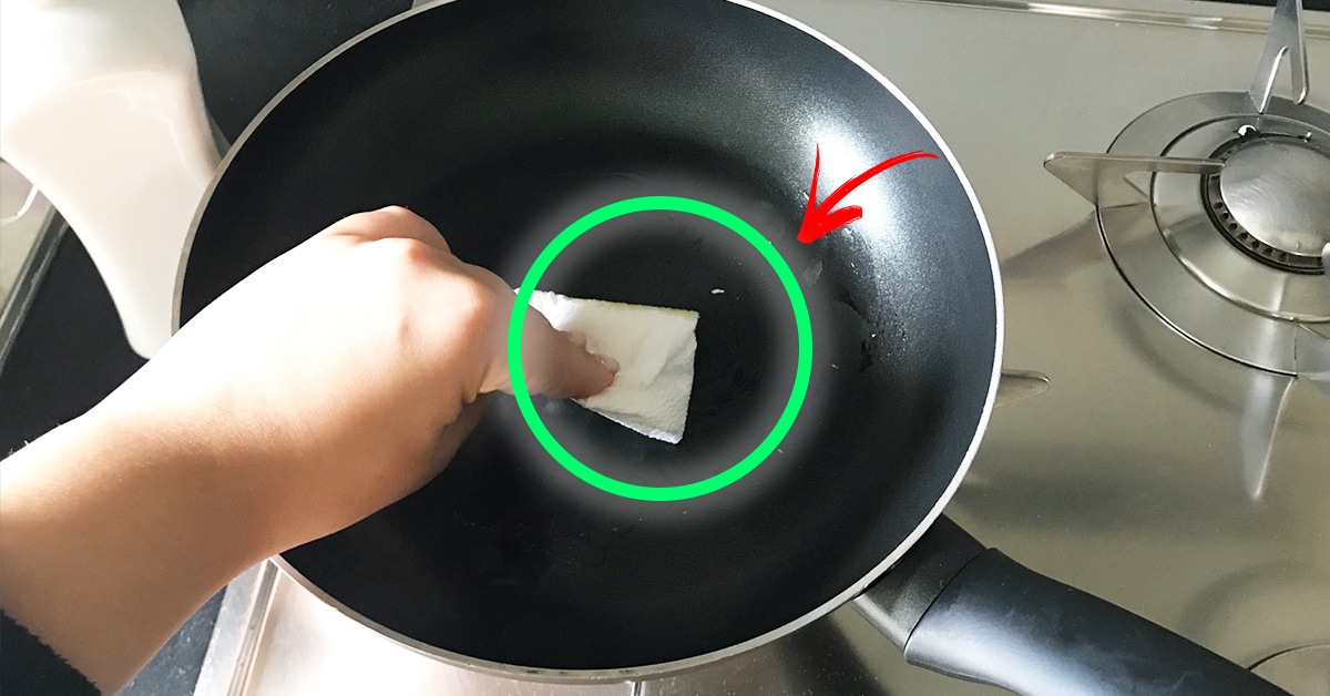 Con questo trucchetto la padella consumata torna antiaderente!