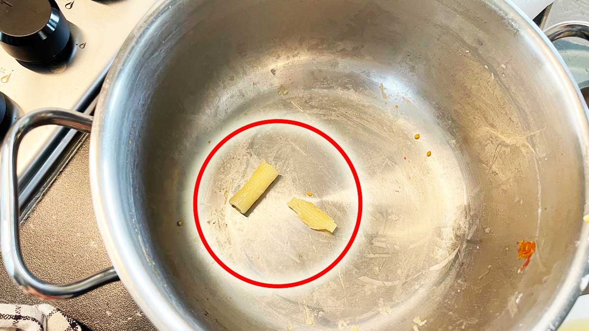 Come togliere la pasta attaccata dalla pentola? Ecco i trucchetti!