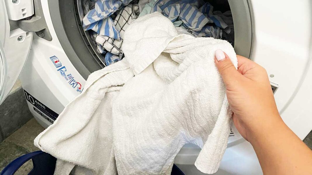 asciugamani-che-puzzano-dopo-lavatrice