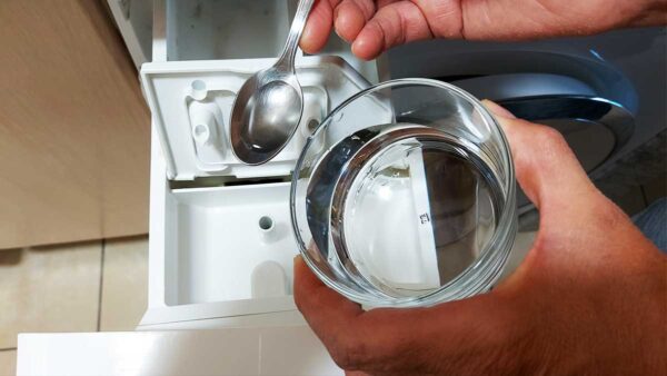 Con questo ammorbidente con un solo ingredienti il bucato non graffia e prude