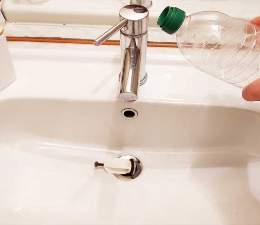 come-pulire-bagno-rubinetti-aceto
