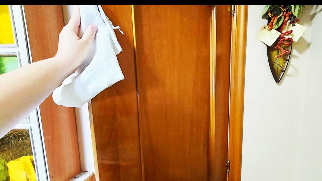 come-pulire-porte-legno