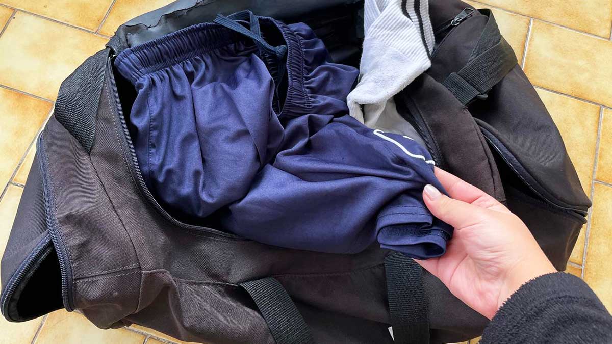 Come togliere il Sudore dai vestiti sportivi che puzzano anche dopo la lavatrice?
