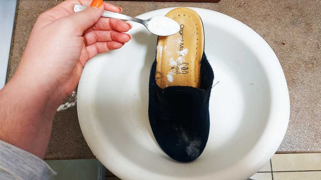 come-togliere-macchie-gialle-calcare-wc