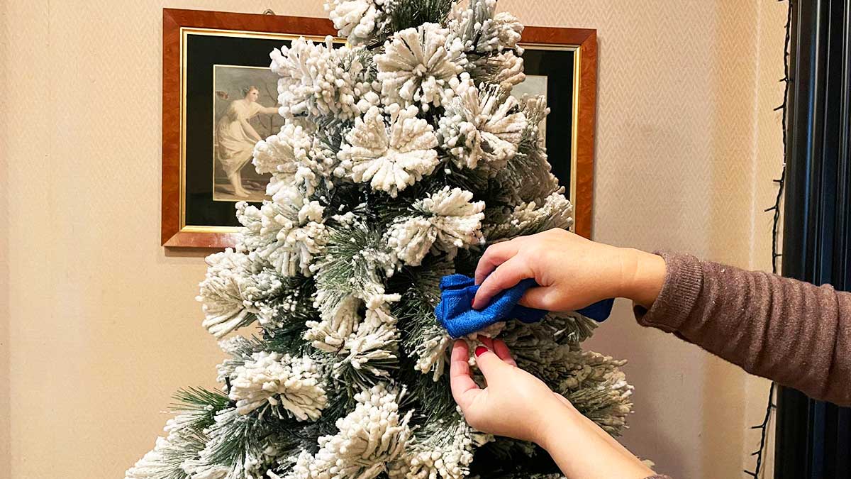 Come pulire l’Albero di Natale finto dopo che è stato chiuso per molto tempo?