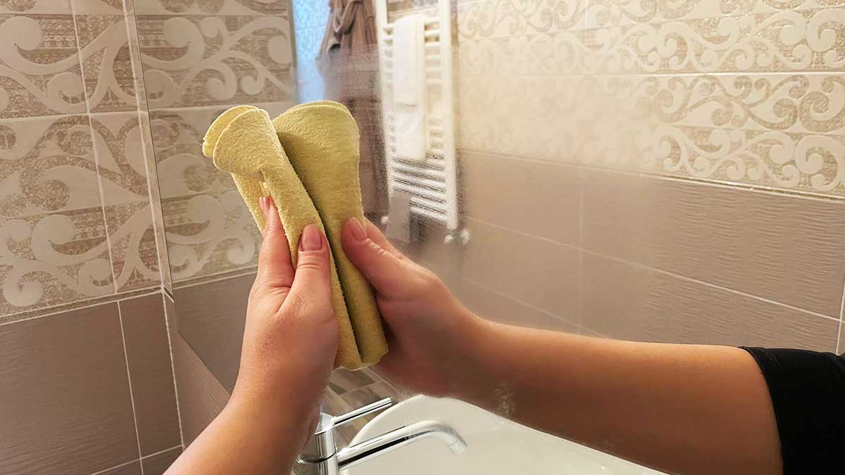 Come lucidare gli specchi con il borotalco?