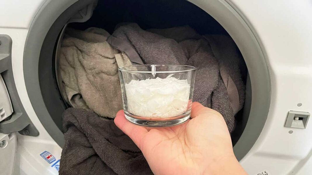come-non-far-puzzare-asciugamani-lavatrice-bicchiere