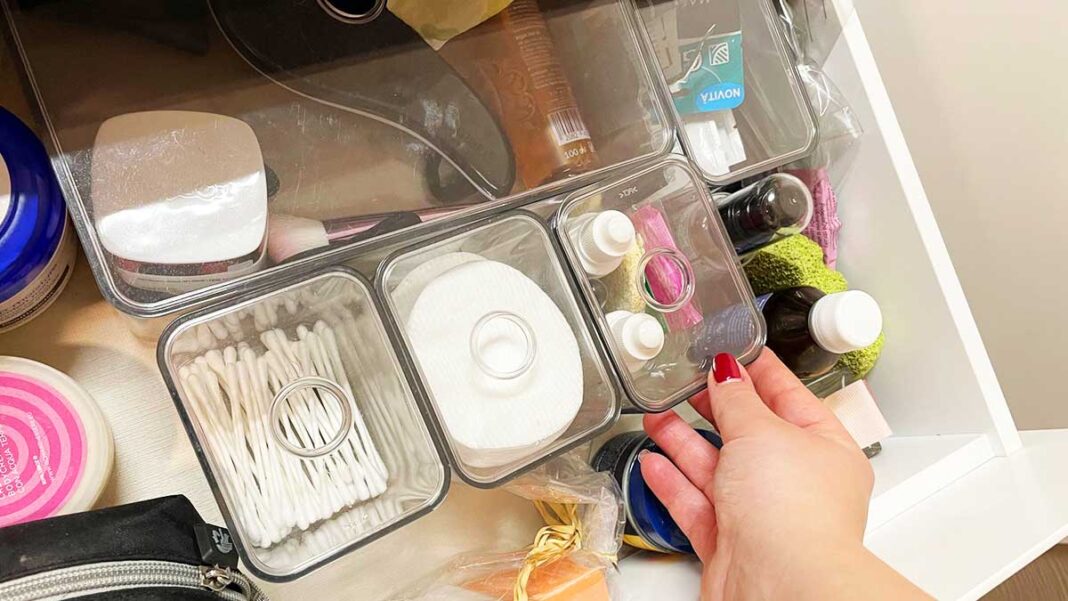 come-riordinare-cassetti-bagno