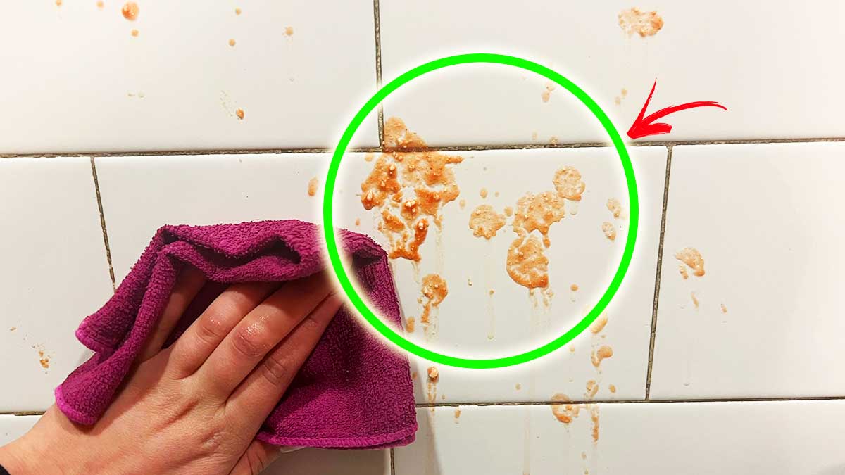 Come pulire le Mattonelle della cucina dagli Schizzi di Sugo con questo trucchetto