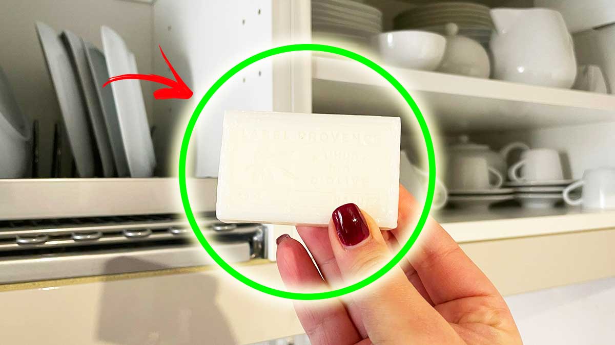 Come pulire tutti i Mobili della cucina con questo antico Rimedio!