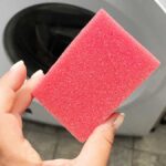 Usa una Spugna in Lavatrice per non far stropicciare i Vestiti
