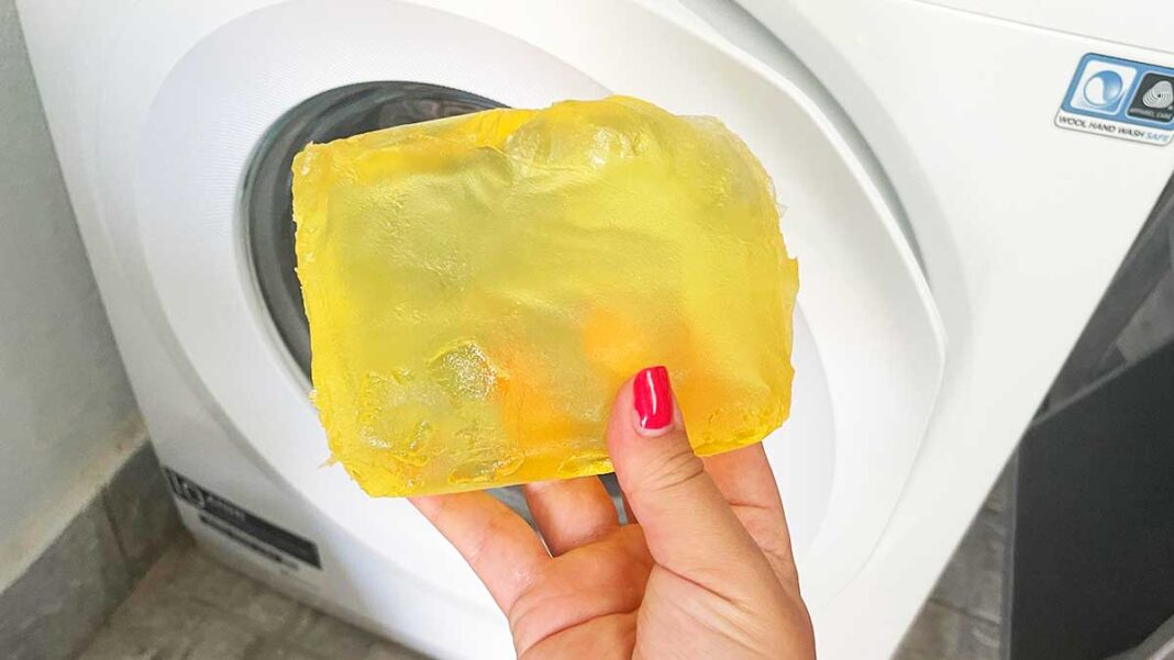 sapone-giallo-in-lavatrice