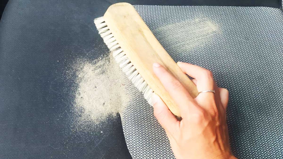Per togliere la Sabbia dai Sedili della macchina senza fatica basta questo metodo semplice