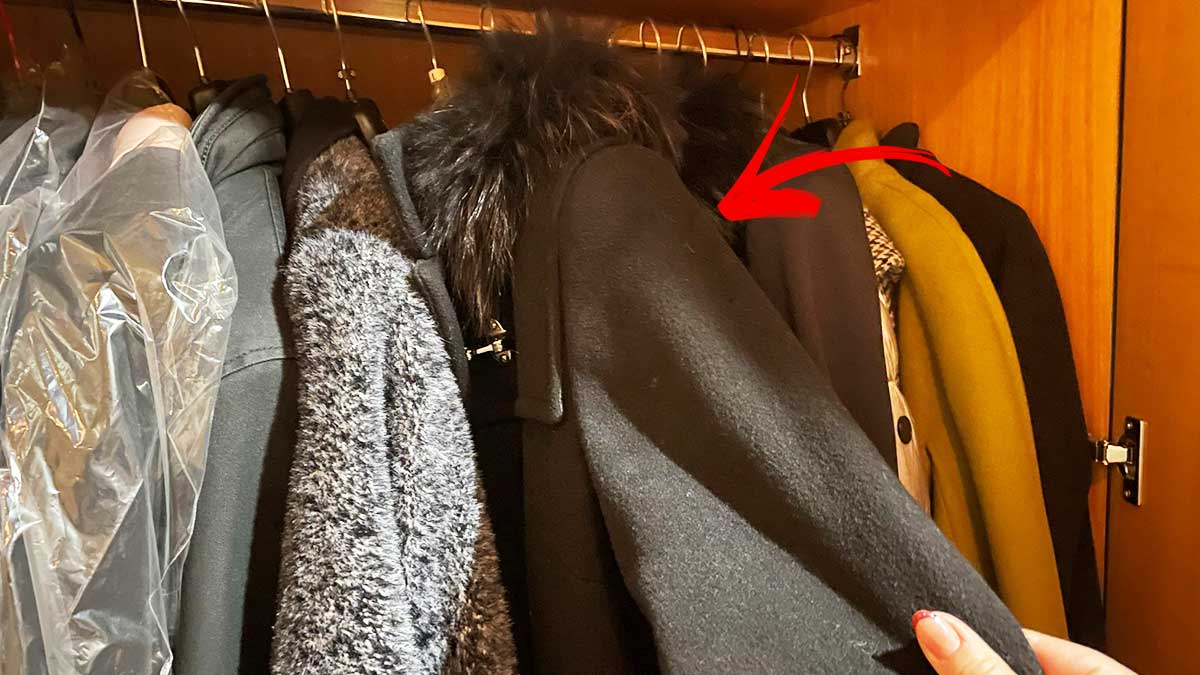 Togli l’Odore di chiuso dai Cappotti dopo un anno intero con questi semplici consigli