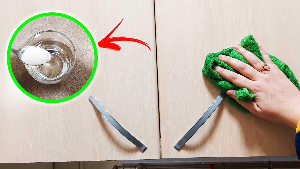 I Mobili della Cucina sono unti? Come pulirli per non avere aloni