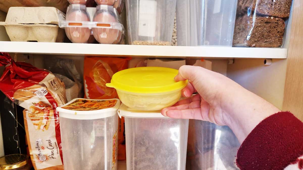 6 Cose che non dovresti mai tenere nei Mobili della Cucina