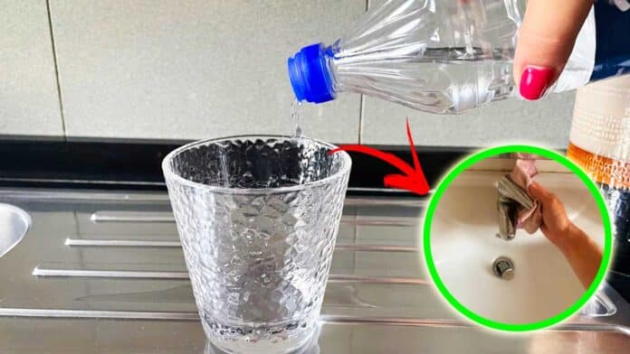 bicchiere-aceto-alcol-per-pulizie