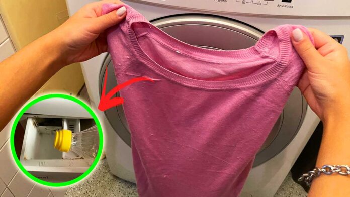 Come avere Colori sempre vivaci quando lavi i vestiti in lavatrice  --- (Fonte immagine: https://www.vivodibenessere.it/wp-content/uploads/2023/09/come-avere-colori-vivaci-vestiti-lavatrice-696x392.jpg)