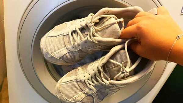 lavare-scarpe-lavatrice-senza-deformarle