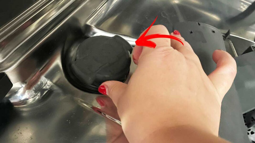 Cosa succede se non fai queste 4 cose in lavastoviglie  --- (Fonte immagine: https://www.vivodibenessere.it/wp-content/uploads/2023/10/cosa-succede-se-non-curi-lavastoviglie-1068x601.jpg)
