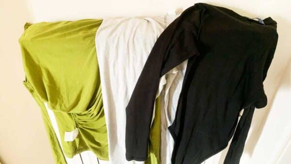 Il metodo del bucato serale per ridurre il tempo e asciugare sui termosifoni