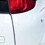 Come togliere le macchie di resina dall’auto