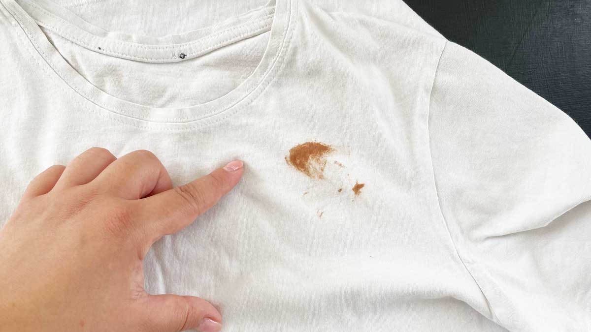 Come tolgo le macchie di cioccolato su tovaglie o vestiti