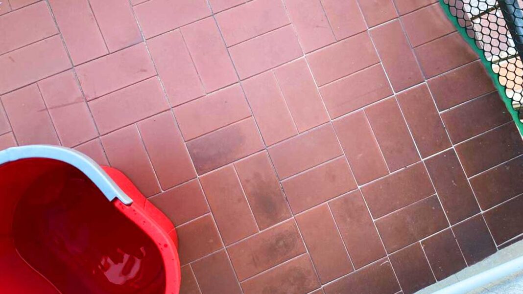 pavimento-mattonelle-rosse-balcone pavimento-mattonelle-rosse-balcone